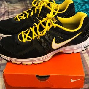 Nike retaliate 2 Navy and yellow